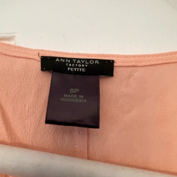 Ann Taylor sleeveless blouse Size SP - Picture 2 of 4